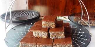 Κεικ παπαρούνας με μαρμελάδα