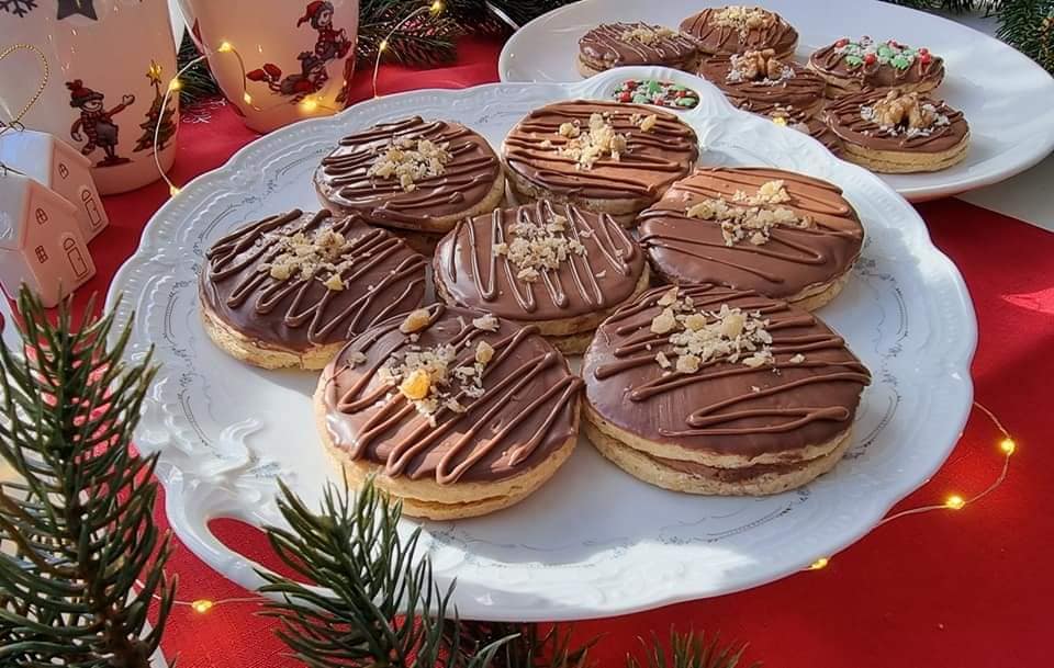 MpiskotaSokolata Μπισκότα με σοκολάτα και καρύδι