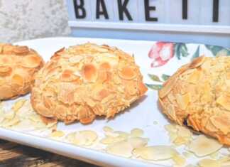 Εργολάβοι Αμυγδάλου (Vid) Εργολάβοι Αμυγδάλου, ψημένοι, με επικάλυψη από αμύγδαλο φιλέ, σερβιρισμένοι σε πιατέλα.