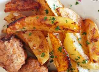 Λαχταριστές πατάτες φούρνου με μαγιονέζα συνοδευόμενες από κεφτεδάκια