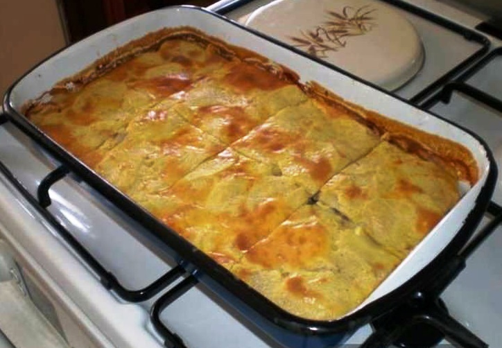 kimadopitaPatates2 Η τραγανή Κιμαδόπιτα με Πατάτα μόλις βγήκε από τον φούρνο.