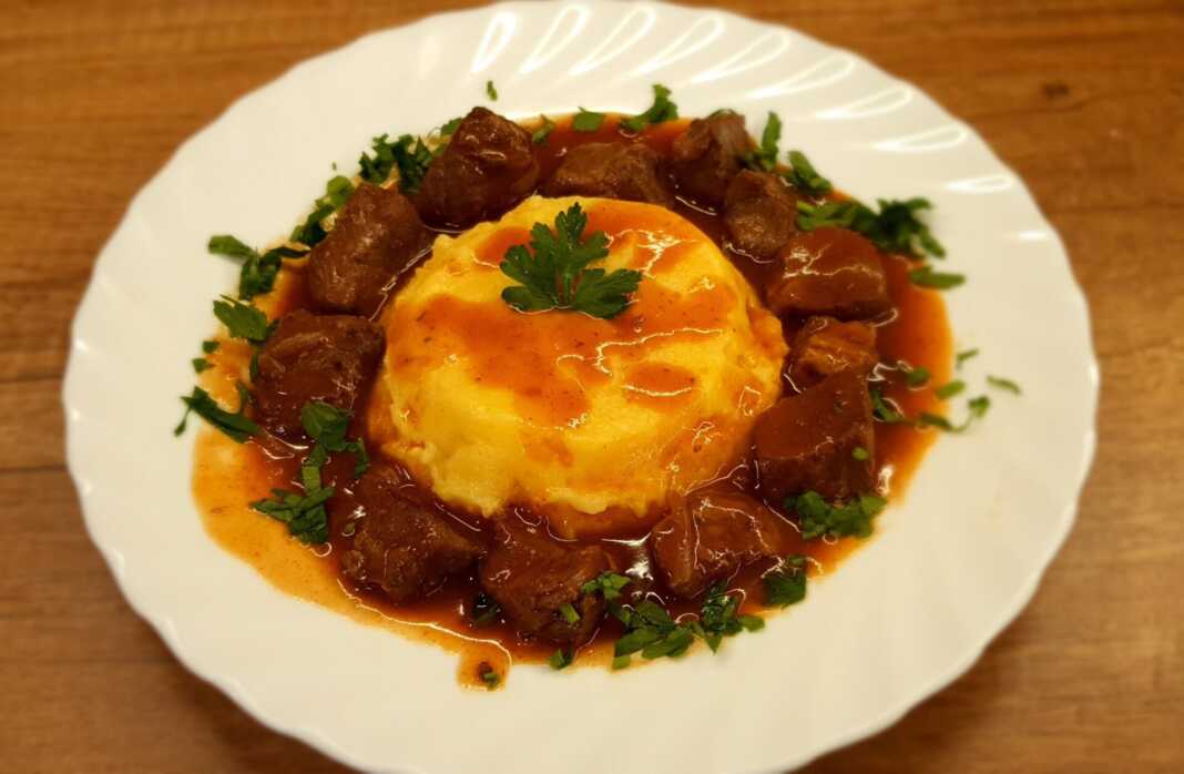 Κεμπάπ κρασάτο με πολέντα