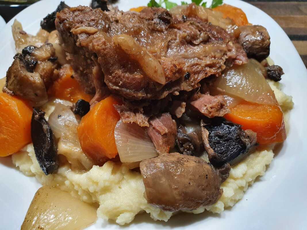 mosxariLaxanika Μοσχάρι με λαχανικά στην κατσαρόλα