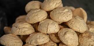 Μπεζέδες με καρύδι και αμύγδαλο