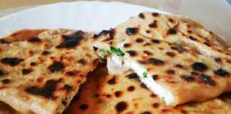 Πίτες γεμιστές με τυρί και μαϊντανό στο τηγάνι