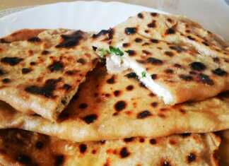 Πίτες γεμιστές με τυρί και μαϊντανό στο τηγάνι