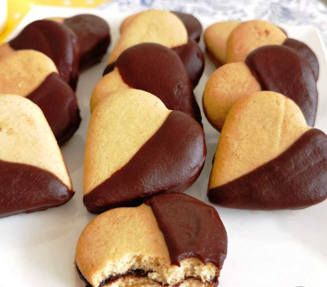 Πτι φουρ με μαρμελάδα αγριοτριανταφυλλιάς