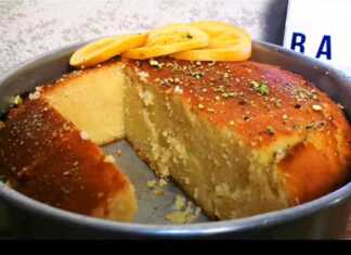 Αφράτο μείγμα γιαουρτόπιτας με σιμιγδάλι, έτοιμο να μπει σε φόρμα 24 εκατοστών.