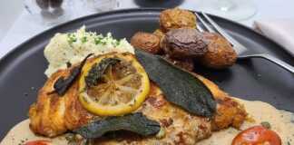 Τραγανό κοτόπουλο με σάλτσα κάπαρης φασκόμηλου λεμονιού