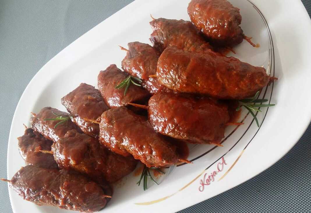 Ρολάκια Μοσχαρίσια σε κόκκινη σάλτσα