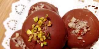 Μπισκότα σοκολάτας καλυμμένα με λευκή σοκολάτα και μαυρη σοκολάτα