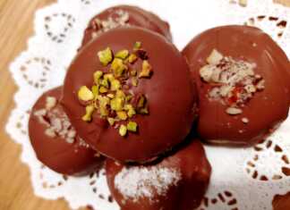 Μπισκότα σοκολάτας καλυμμένα με λευκή σοκολάτα και μαυρη σοκολάτα