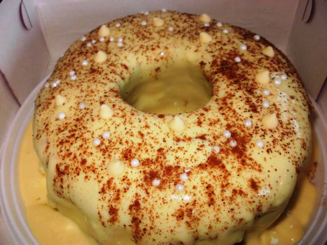 Poytigka karditsas3 Πουτίγκα Καρδίτσας, με στρώσεις καρυδόπιτας, κρέμας και ιταλικής μαρέγκας (Κεγέ) πασπαλισμένη με καρύδι και κανέλα.