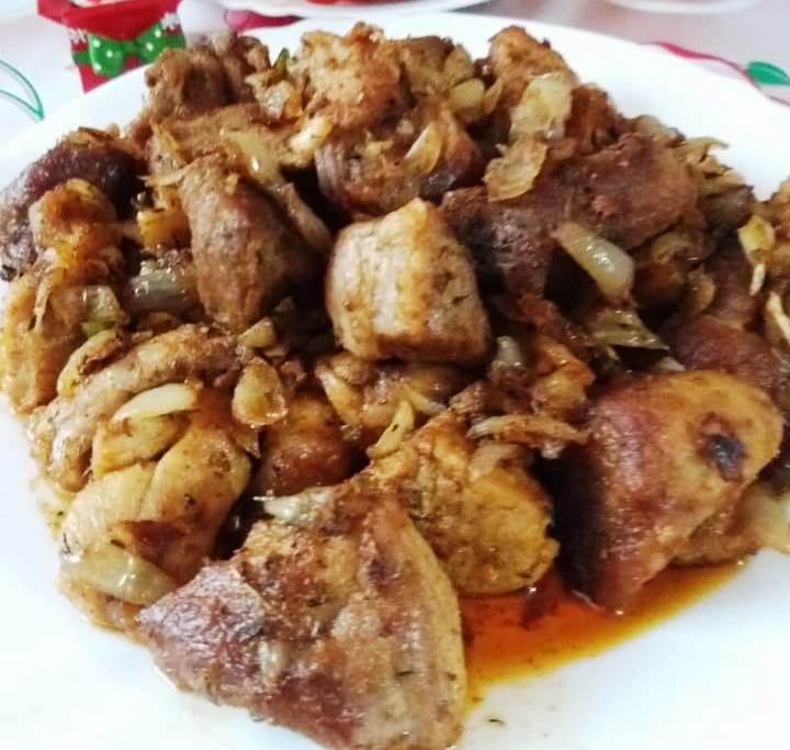 hoiriniTigania Χοιρινή τηγανιά με κρεμμύδια