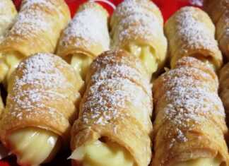 Σπιτικά κανόλι με κρέμα και σφολιάτα, έτοιμα για σερβίρισμα.