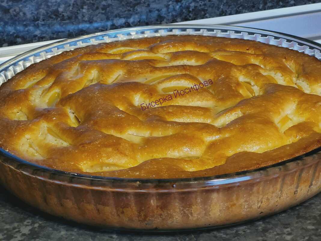 Κέικ με δαμάσκηνα και κομπόστα ροδάκινου