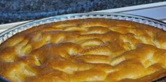 Κέικ με δαμάσκηνα και κομπόστα ροδάκινου