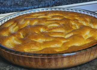 Κέικ με δαμάσκηνα και κομπόστα ροδάκινου