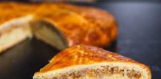 Κέικ γιαουρτιού με γέμιση καρύδι