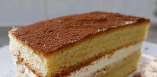 φράτο Κέικ Παντεσπάνι με πλούσια στρώση κρέμας πορτοκαλιού.