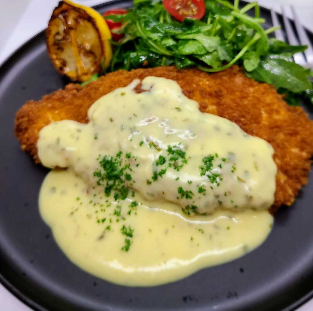 Σνίτσελ κοτόπουλου με σάλτσα εστραγκον