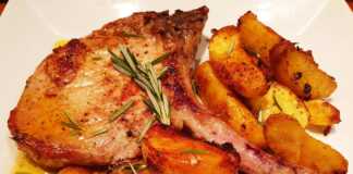 Μπριζόλα στο τηγάνι με πατάτες και δενδρολίβανο