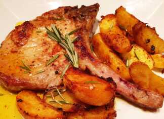 Μπριζόλα στο τηγάνι με πατάτες και δενδρολίβανο