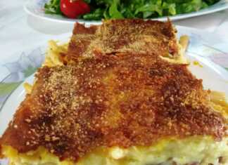 Ένα λαχταριστό κομμάτι παστίτσιο με στρώσεις από μακαρόνια κιμά και πλούσια κρέμα μπεσαμέλ σε λευκό πιάτο