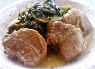 Παραδοσιακό πιάτο με χοιρινό σελινάτο και πλούσιο κρεμώδες αυγολέμονο σερβιρισμένο σε βαθύ πιάτο με φρέσκο άνηθο