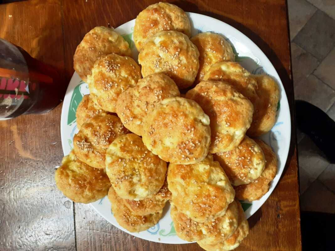 Τα πιο απλά Τυροπιτάκια με γιαούρτι