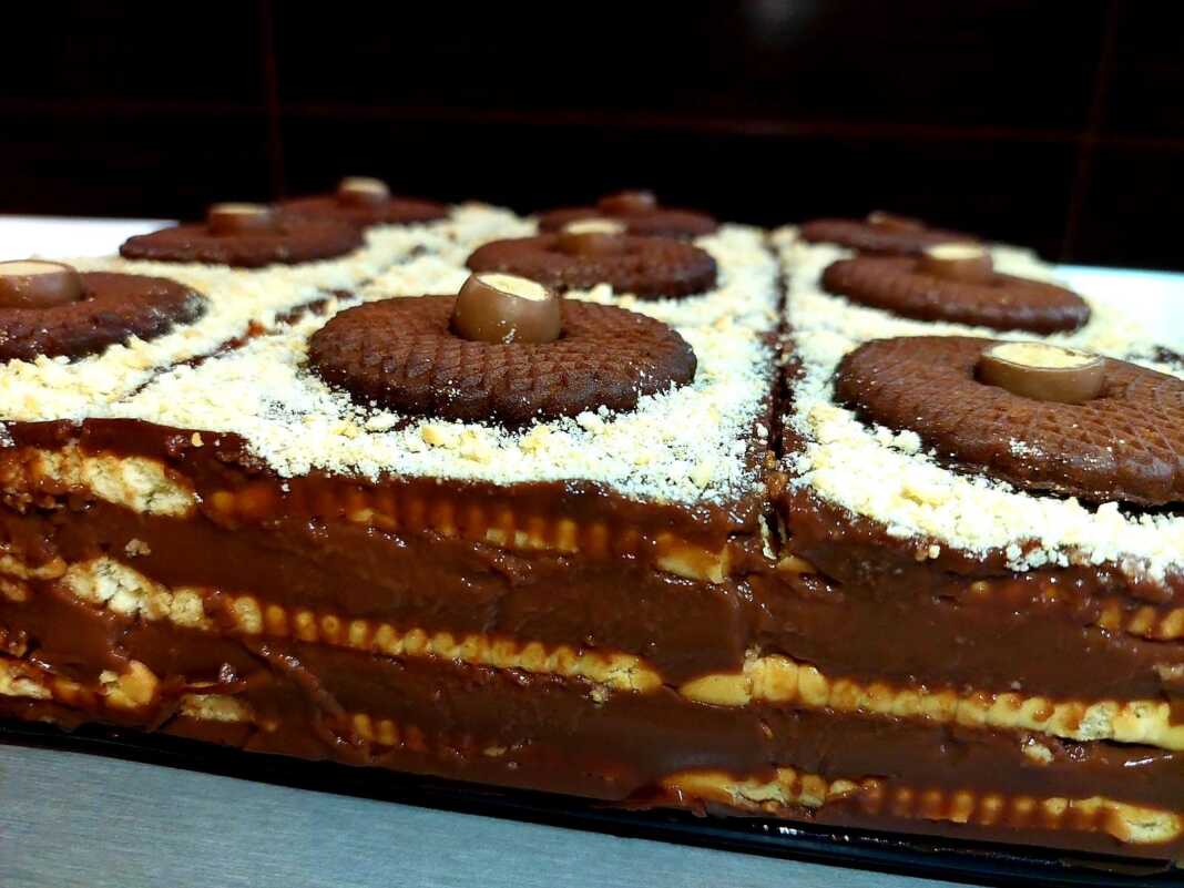 KeikMpiskotou2 Σοκολατένιο κέικ μπισκότου