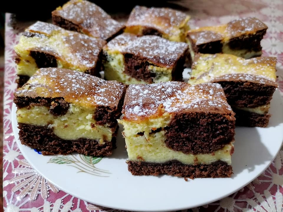 MarmarenioKeikTiriou Μαρμάρινο κέικ με γλυκό τυρί!