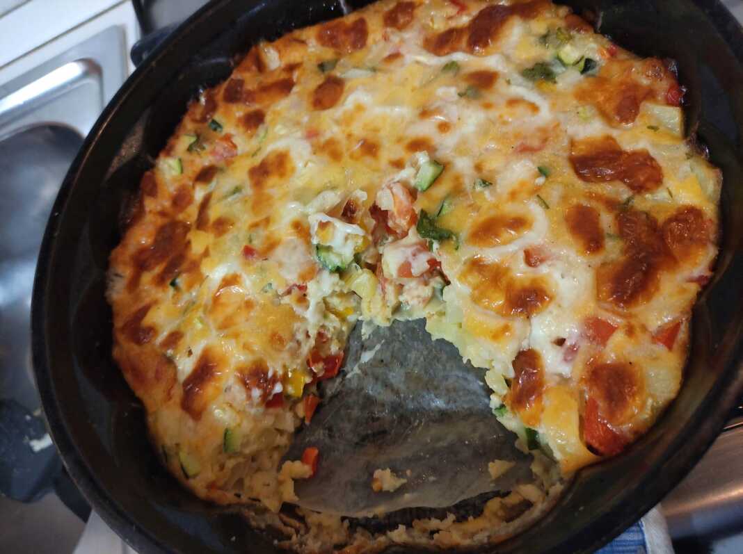 almiripita1 Αλμυρή πίτα με λαχανικά, τυρί και μοτσαρέλα.