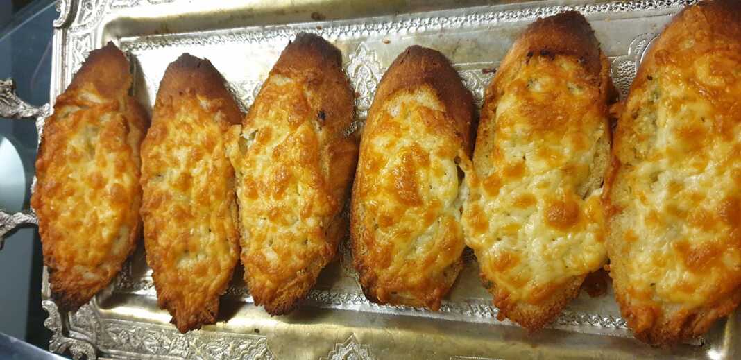 σκορδόψωμο με τυρί