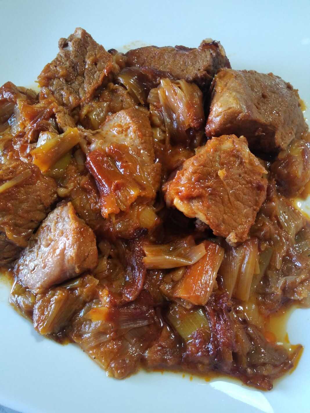 Χοιρινό με πράσα στον φούρνο