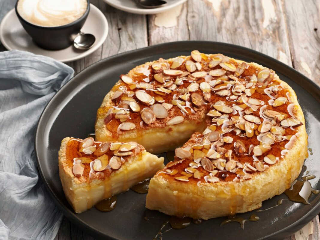 Κέικ με κρέμα και σιρόπι μελιού