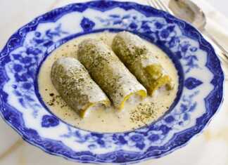 Γεμιστά κολοκυθάκια σε σάλτσα γιαουρτιού