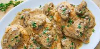 Kοτόπουλο me μανιτάρια σε μια κρεμώδη σάλτσα μουστάρδας