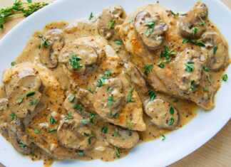 Kοτόπουλο me μανιτάρια σε μια κρεμώδη σάλτσα μουστάρδας