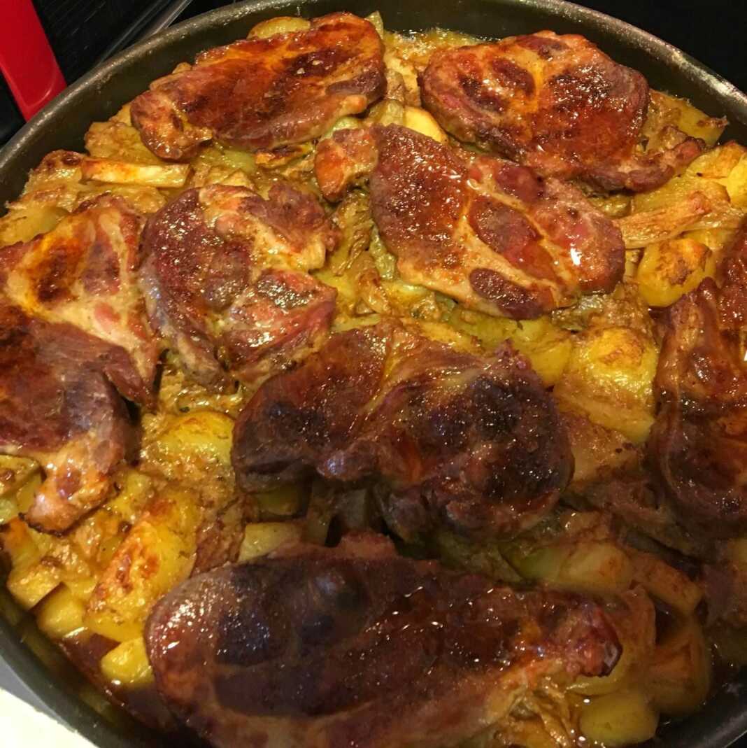 Μαριναρισμένες μπριζόλες με πατάτες