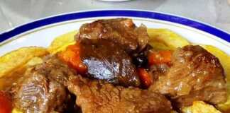 Μοσχαράκι λεμονάτο με τηγανιτές πατάτες