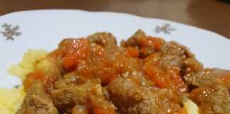 Μοσχάρι Κοκκινιστό με πουρε