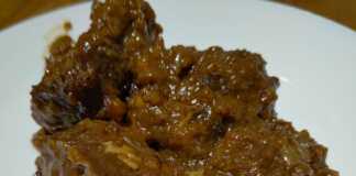 Μοσχαρίσια μάγουλα με κρασί στην κατσαρόλα