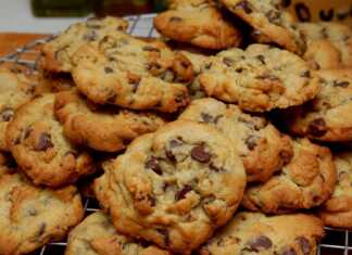 Μπισκότα με κομματάκια σοκολάτας