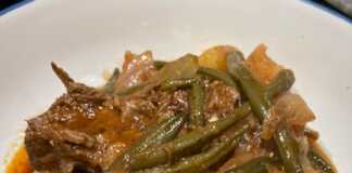 Φασολάκια στην γάστρα με παϊδάκια