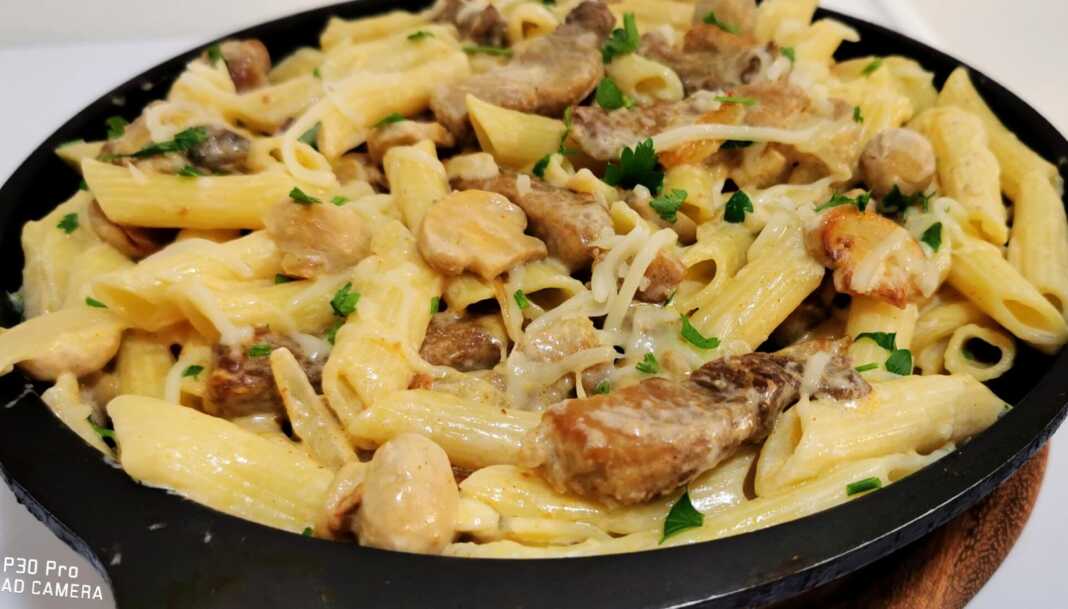 Πέννες με μανιτάρια και χοιρινό