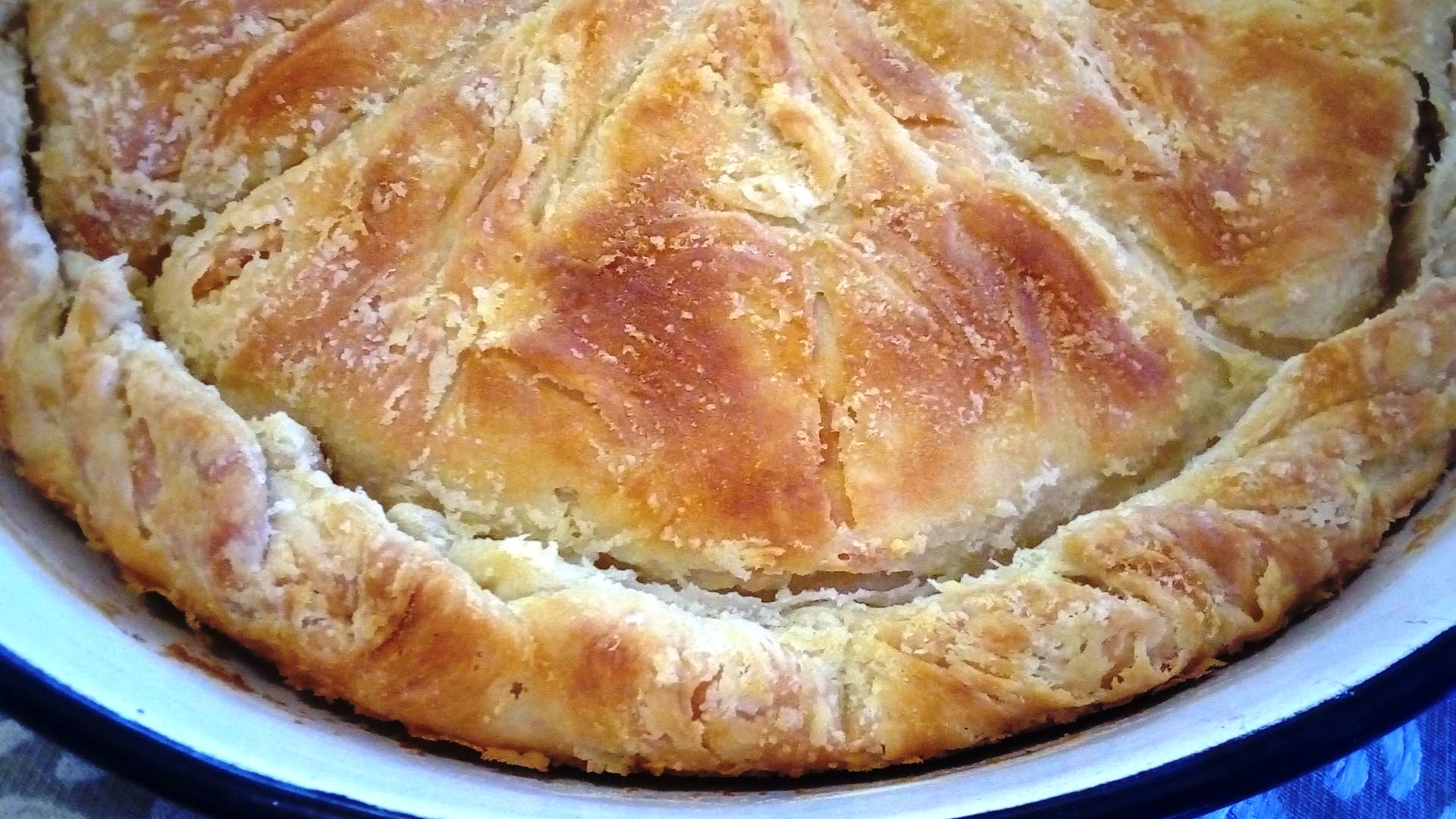 Τυρόπιτα με σπιτικό φύλλο