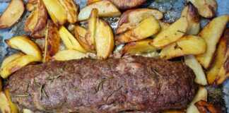 Ένα ολόκληρο Κιμά Ρολό γεμιστό με ζαμπόν και μοτσαρέλα, κομμένο σε χοντρές φέτες και σερβιρισμένο με πατάτες φούρνου