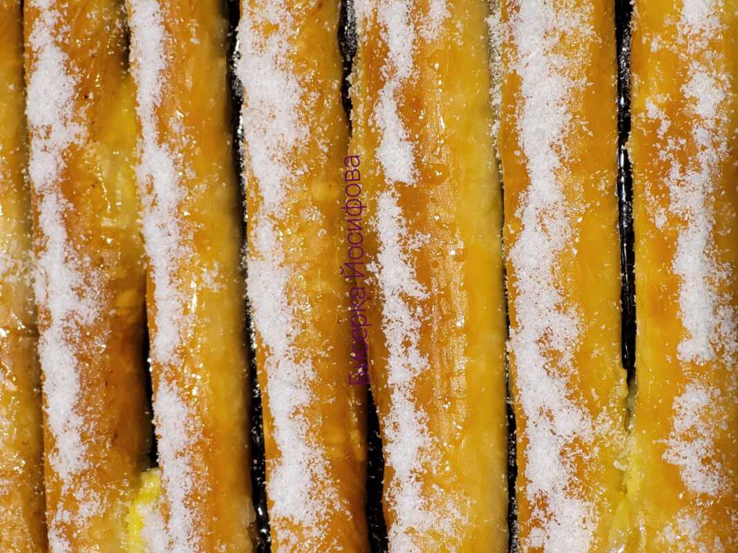 siropiastiPitaKrema1 Σιροπιαστή πίτα με κρέμα βανίλιας