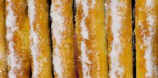 Σιροπιαστή πίτα με κρέμα βανίλιας